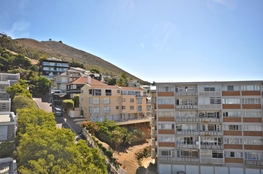To Let 1 Bedroom Property for Rent in Green Point Western Cape